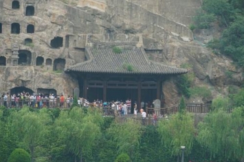 潜溪寺在龙门石窟什么地方