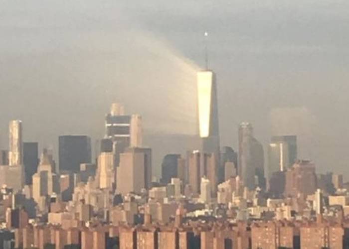 美国911恐怖袭击15周年在即 世贸中心乍现奇光