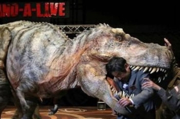 日本ON-ART公司研发恐龙外套 有意打造影《侏罗纪公园》主题乐园