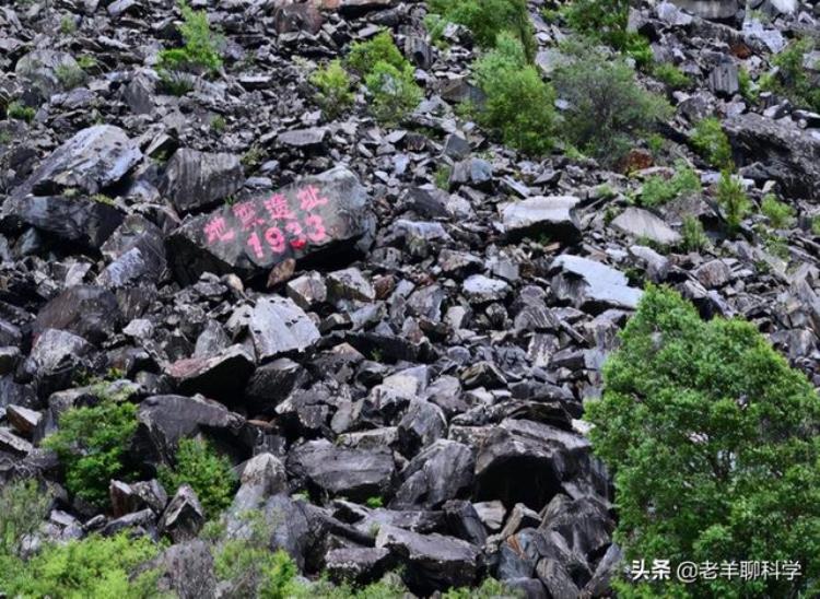 1933年四川古城眨眼成湖幸存者连跳几十个壕沟却丢了孩子