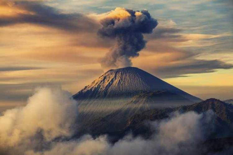 日本富士山喷发对中国影响,日本富士山喷发可能性大吗