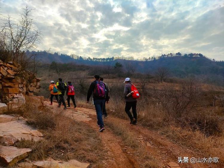 误入石家庄井陉黄土洼发现千风寨漫山韭菜花大峡谷心生敬畏