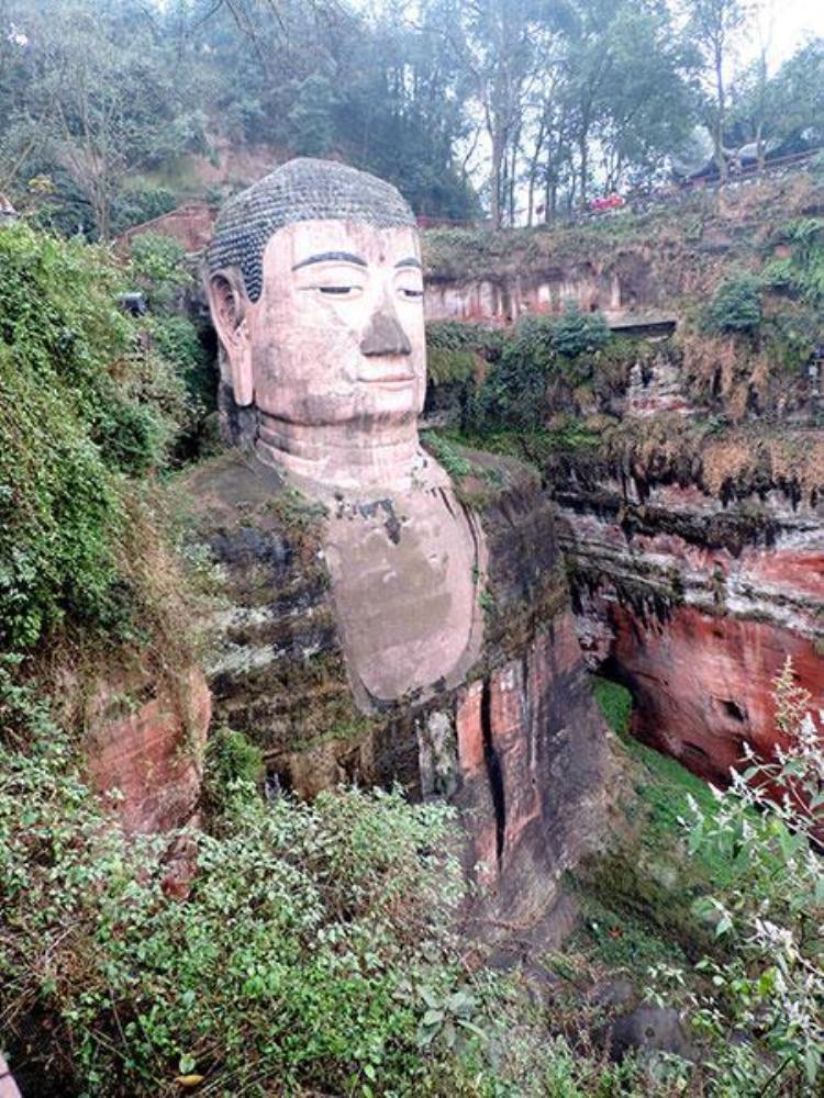 乐山大佛胸前发现山洞!隐藏1200年的谜团被揭开!,乐山大佛千年传说