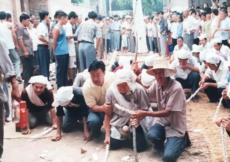 人死后为什么不能摸他的脸,为什么人过世眼泪不能留在他身上