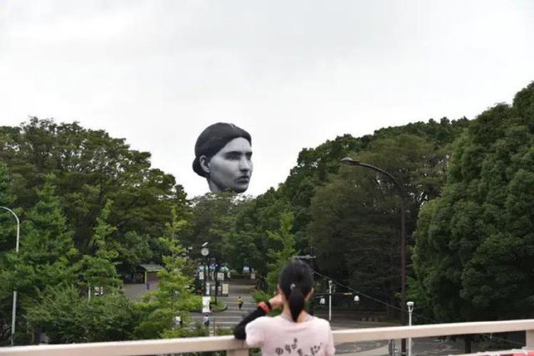 日本东京上空出现神秘大脸,东京上空现巨型人脸是谁