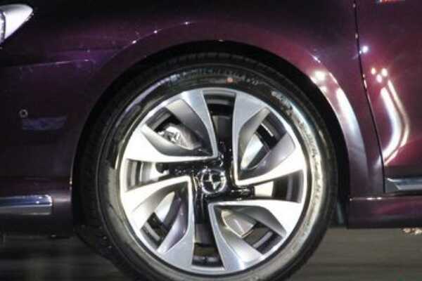 世界上最贵的车轮:四个轮胎价值400万(侧面镶满钻石)