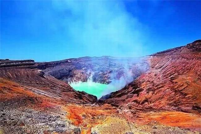 世界上最大的火山口 日本阿苏山火山口（喷发剧烈）