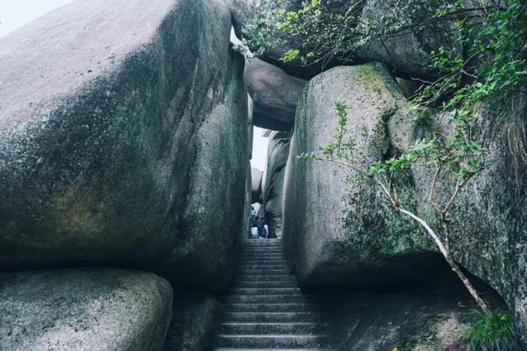 南岳衡山因什么而得名,南岳衡山起源于什么朝代