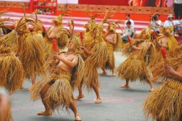 满族的风俗和文化 在中国文字史有重要地位(有大量满文古籍)