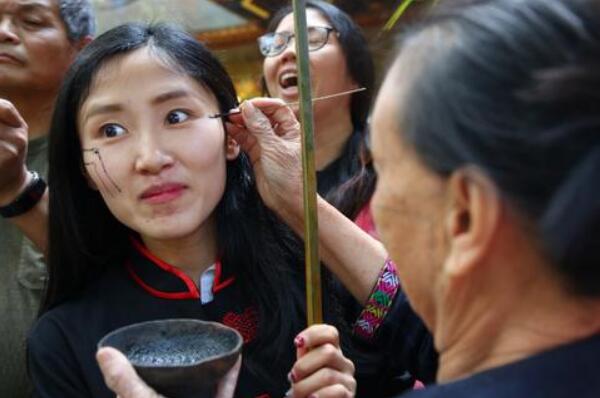 黎族的传统节日是什么：三月三青年男女互道爱意(爱情节)