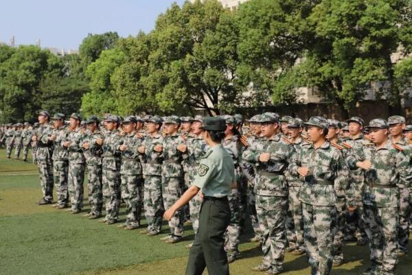 大学生为什么要参加军事训练：训练学生刻苦奋斗的坚强意志