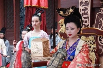 为什么女人不能当帝王「古代为什么女人很难当皇帝不是不可能而是女人有天生的弱点」