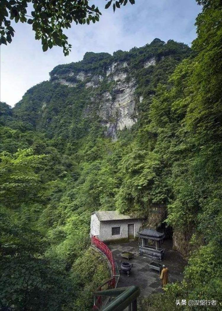 探秘神秘山洞,诡异怪洞揭开隐藏历史