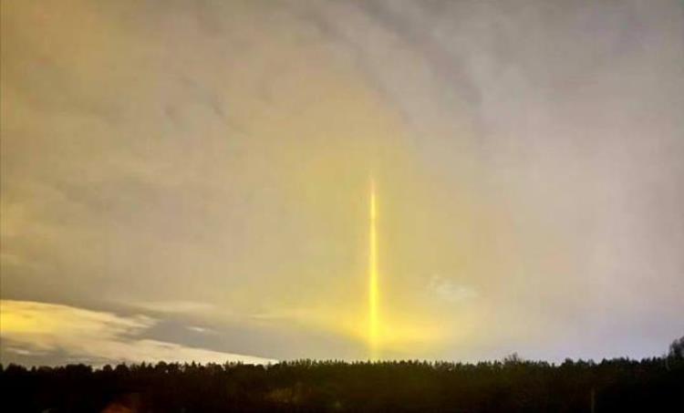 罕见俄罗斯别尔哥罗德上空出现神秘光束是激光武器还是自然现象