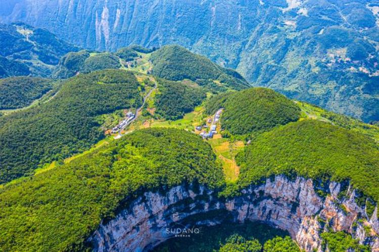 重庆奉节发现外星人的地球工厂科研人员世界最大漏斗天坑