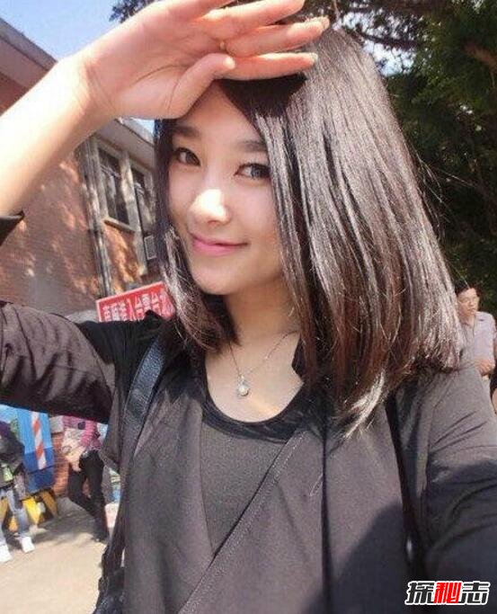 越南最美女大学生走红网络，宅男心目中的完美女神(组图)