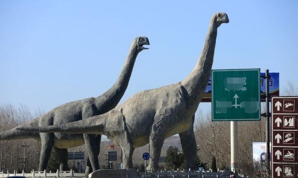 洛卡龙：阿根廷大型食草恐龙（长8米/距今8000万年前）