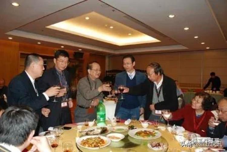 为什么酒会让人兴奋,为什么喝酒会越喝越兴奋