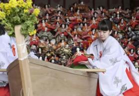 世界上最羞耻的节日，日本屁股节(满大街都是光屁股)